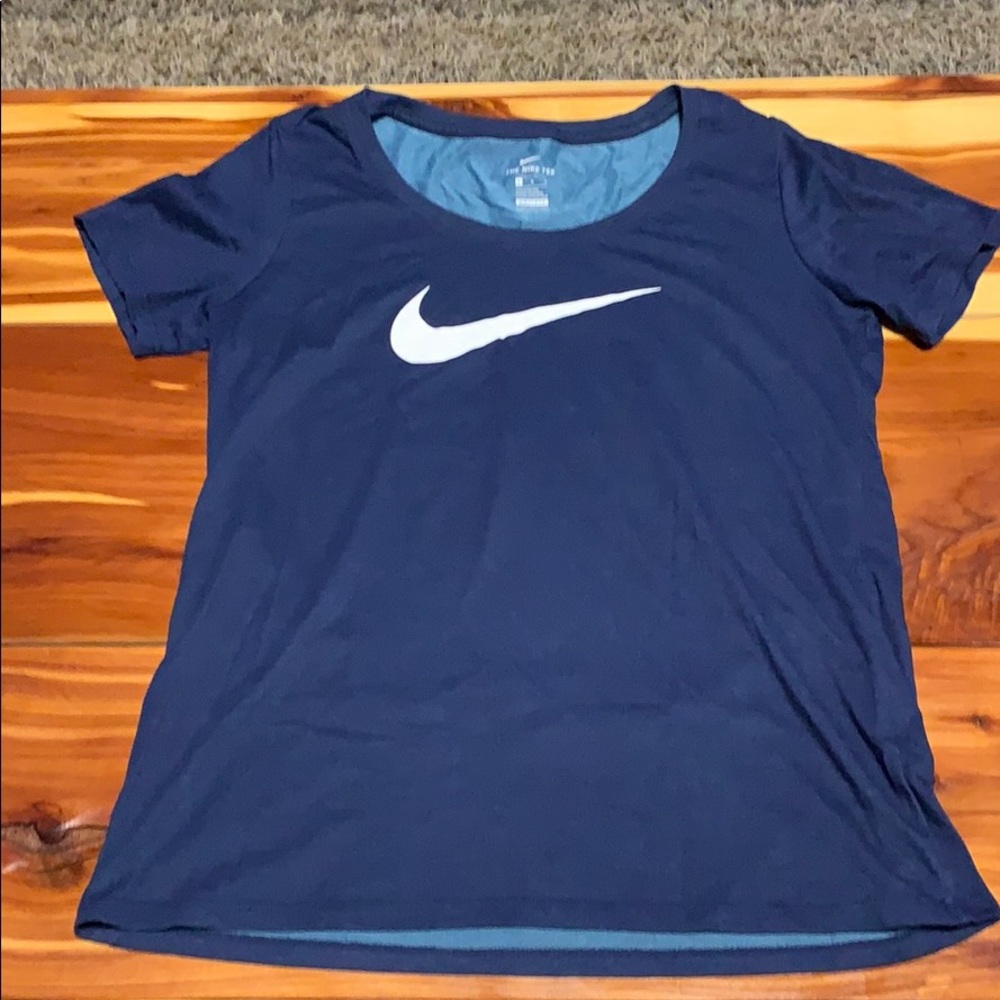 Women’s Nike T-shirt
